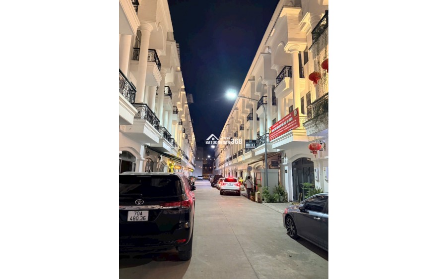 BÁN: Nhà phố 1 trệt 3 lầu, 4,7 tỷ, liền kề Vincom TP Tây Ninh, NH hỗ trợ vay 70% lãi suất ưu đãi